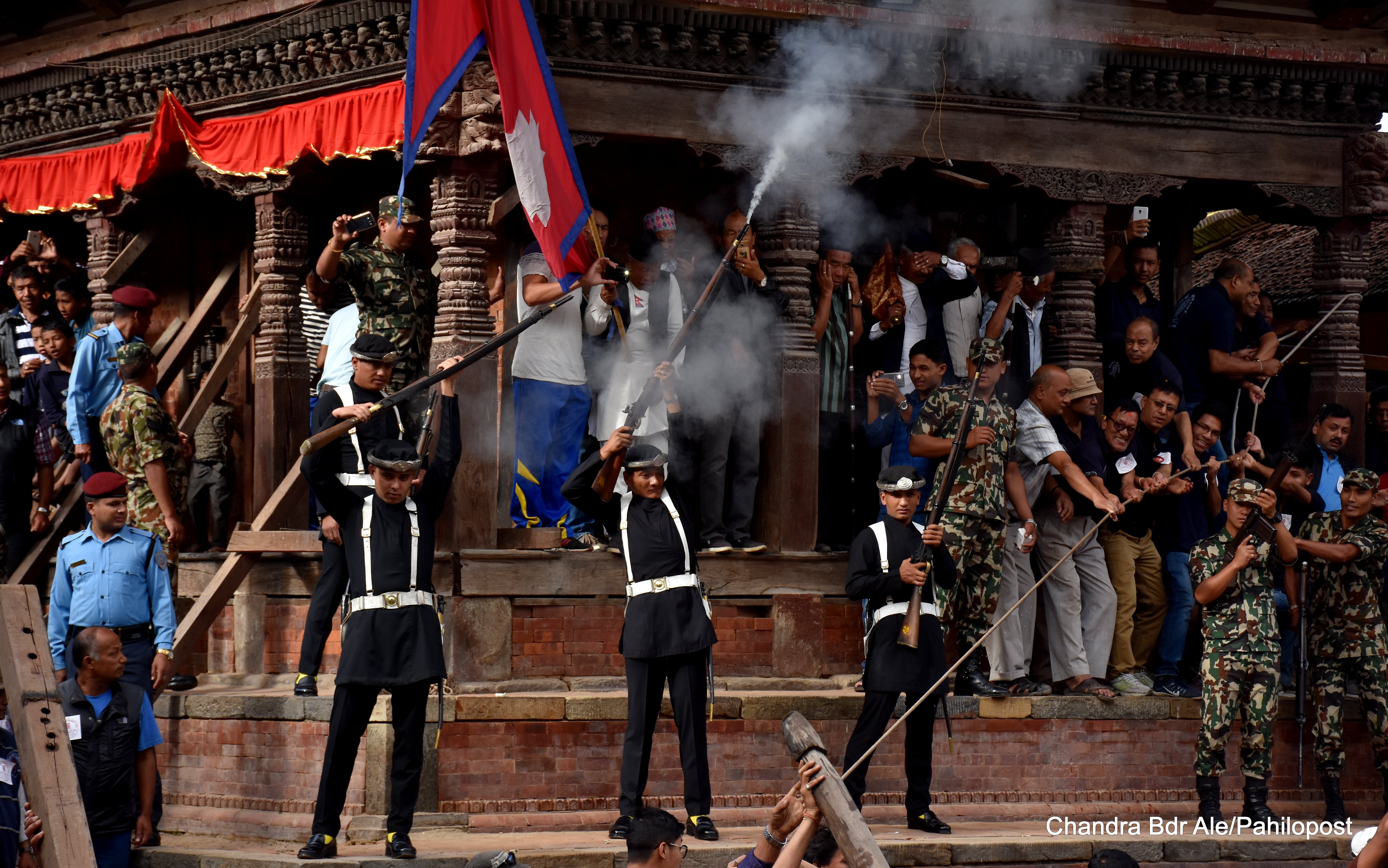 ३६ हात लामो लिंगो ठड्याएर सुरु भयो इन्द्रजात्रा, हेर्नुस् फोटोमा 