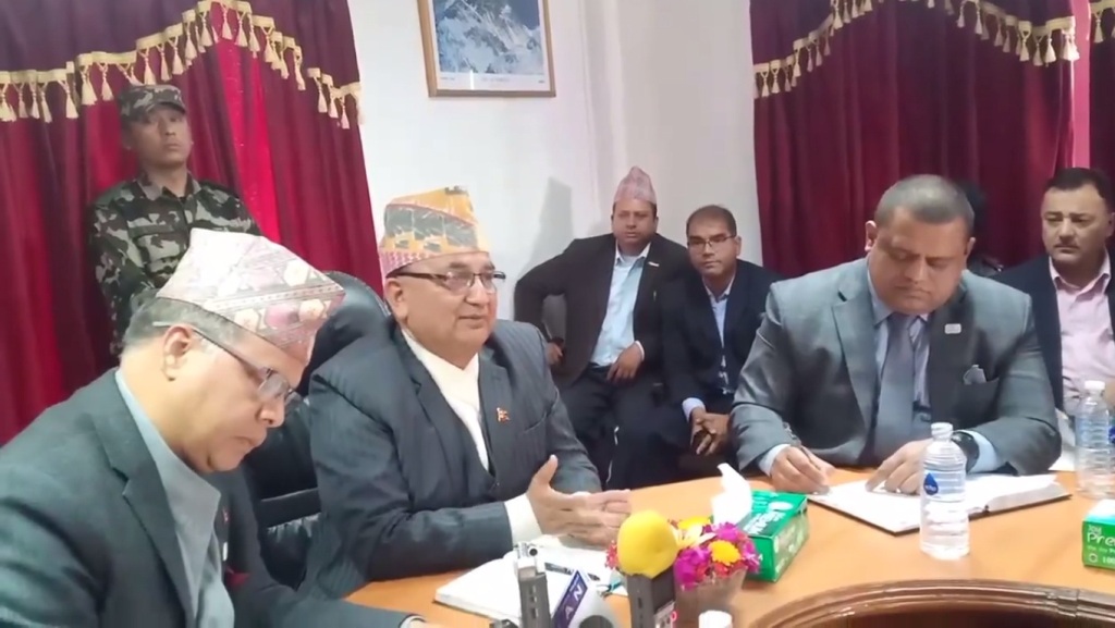 सरकार गुहार्न मन्त्रालय पुगेका व्यवसायीलाई मन्त्री पोखरेलले भने, ‘तपाईंलाई मात्रै कोरोनाले असर पारेको होइन’