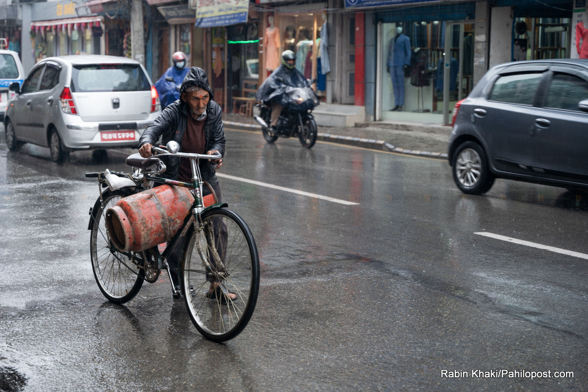 चिसियो काठमाडौं : वायु प्रदुषणले धुम्म परेको राजधानीमा झरी परेपछि जे देखियो