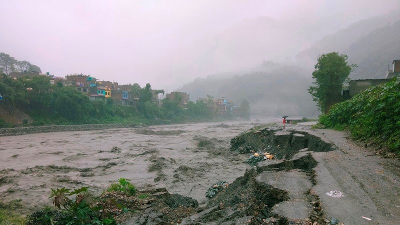 कालीगण्डकीले स्याङ्जा र पर्वतका ९ घर बगायो, विस्थापित परिवारलाई राखियो सुरक्षित स्थानमा