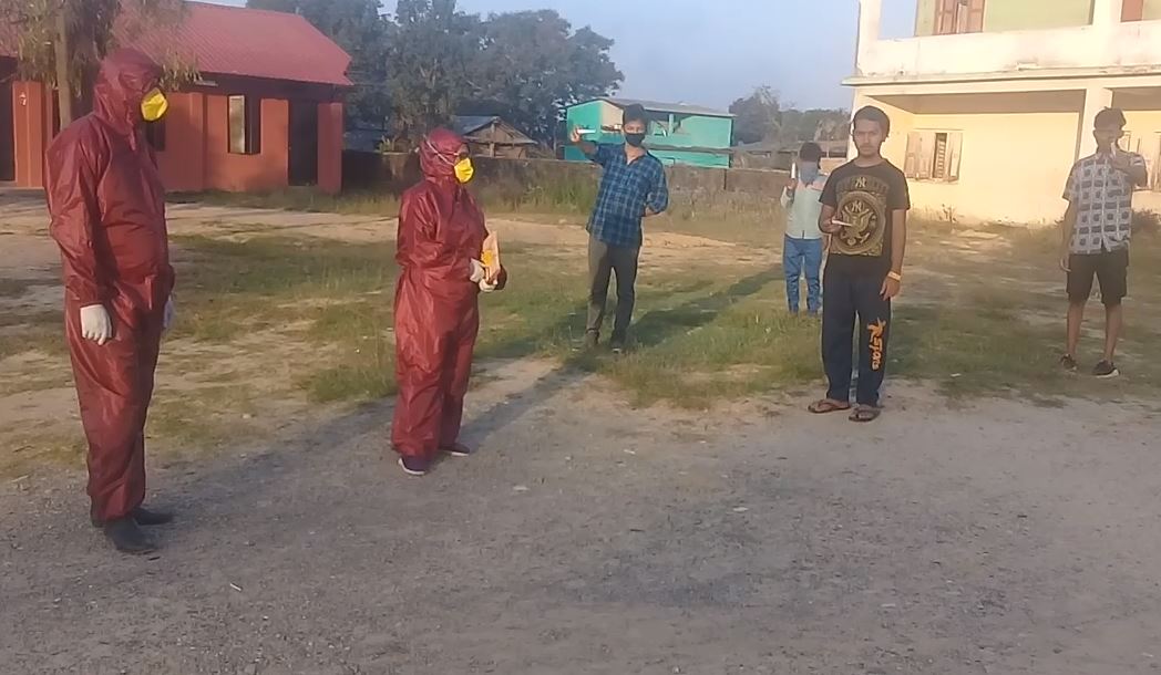 विदेशबाट फर्किएकाहरुको घरघरमै पुगेर स्वास्थ्य परीक्षण गर्दै कञ्चन गाउँपालिका