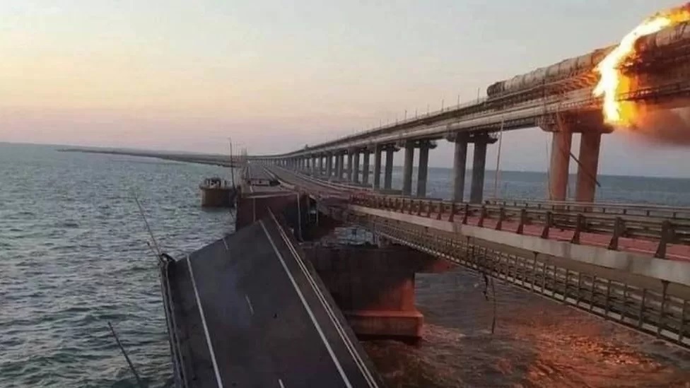 रसिया र क्रिमिया जोड्ने एक मात्र पुलमा लाग्यो आगो, युक्रेनले भन्यो : ‘सिक बर्न’