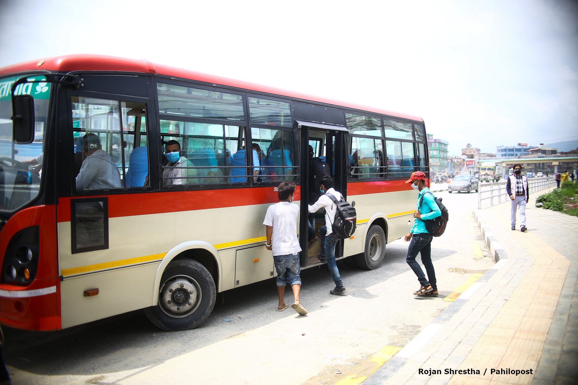 काठमाडौं उपत्यकाको निषेधाज्ञा : के ठूला सार्वजनिक सवारीमा लगाइएको जोरबिजोर प्रणाली हट्ला ?