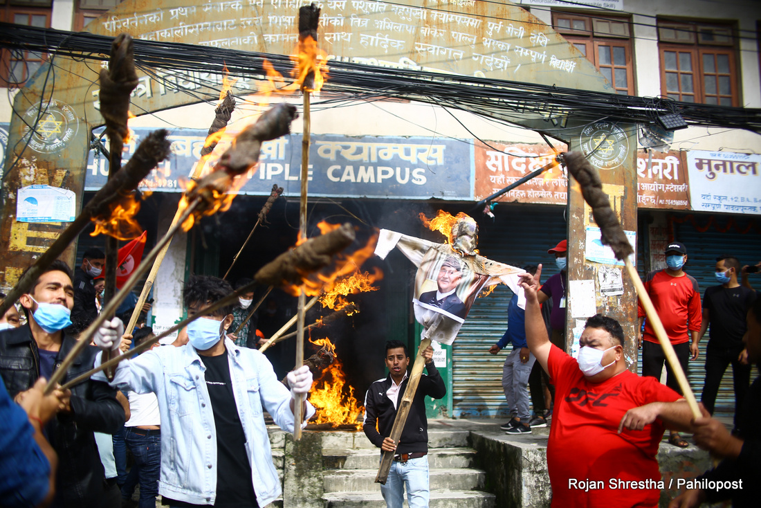 ७७ वटै जिल्लामा विरोध प्रदर्शन गर्दै संयुक्त विद्यार्थी संगठन, मित्रपार्कमा जलाइयो प्रधानमन्त्रीको पुतला