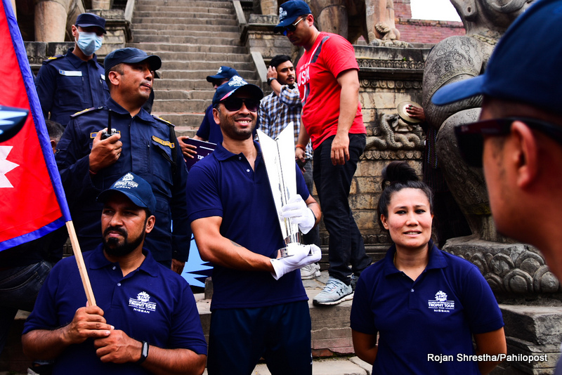 आईसीसी विश्वकप ट्रफी भक्तपुरमा प्रदर्शन, लाखे नाचसहित गराइयो नगर परिक्रमा