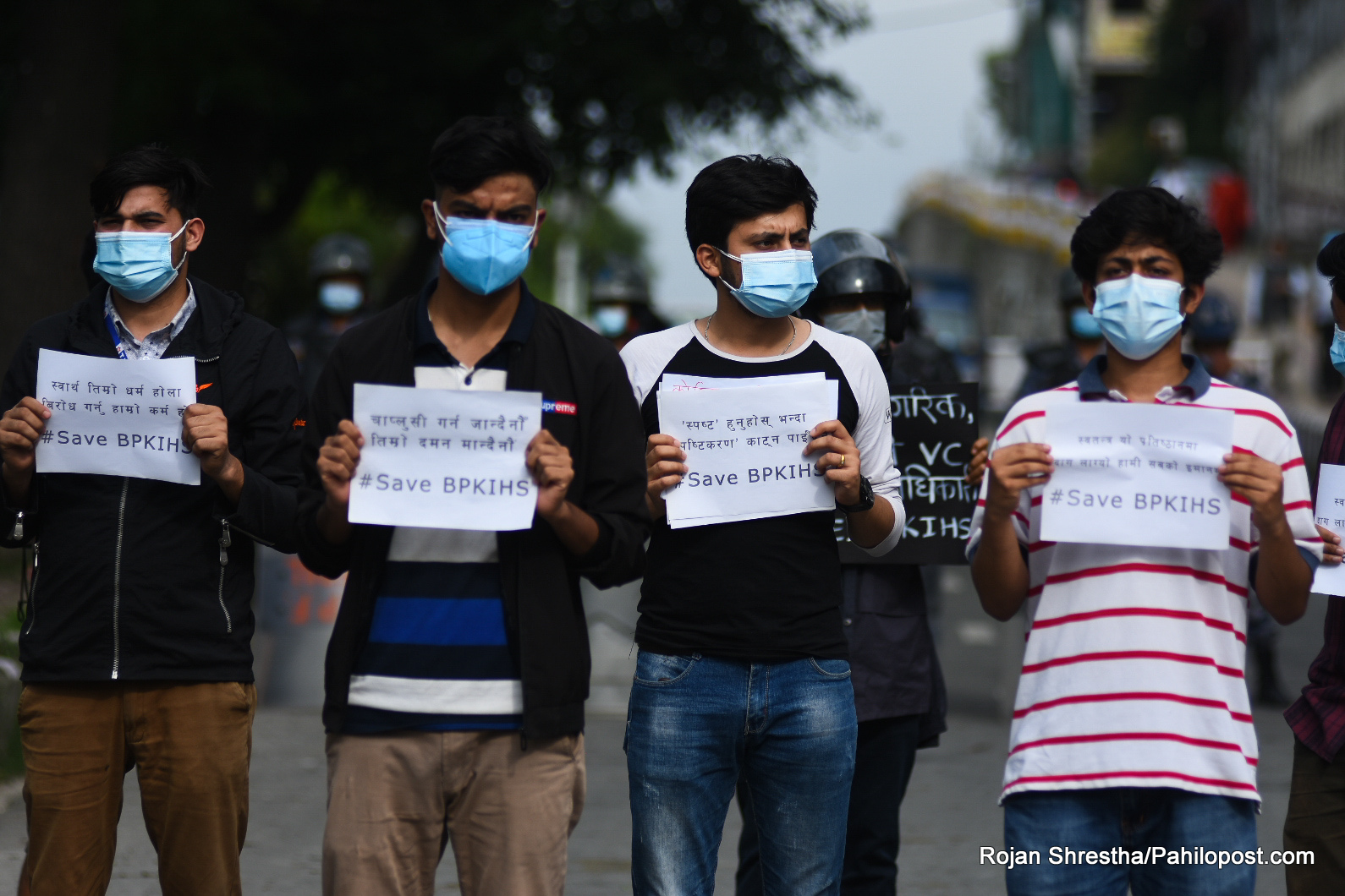 धरानस्थित बीपी कोइराला स्वास्थ्य विज्ञान प्रतिष्ठानको बेथितिविरुद्ध माइतीघरमा प्रदर्शन