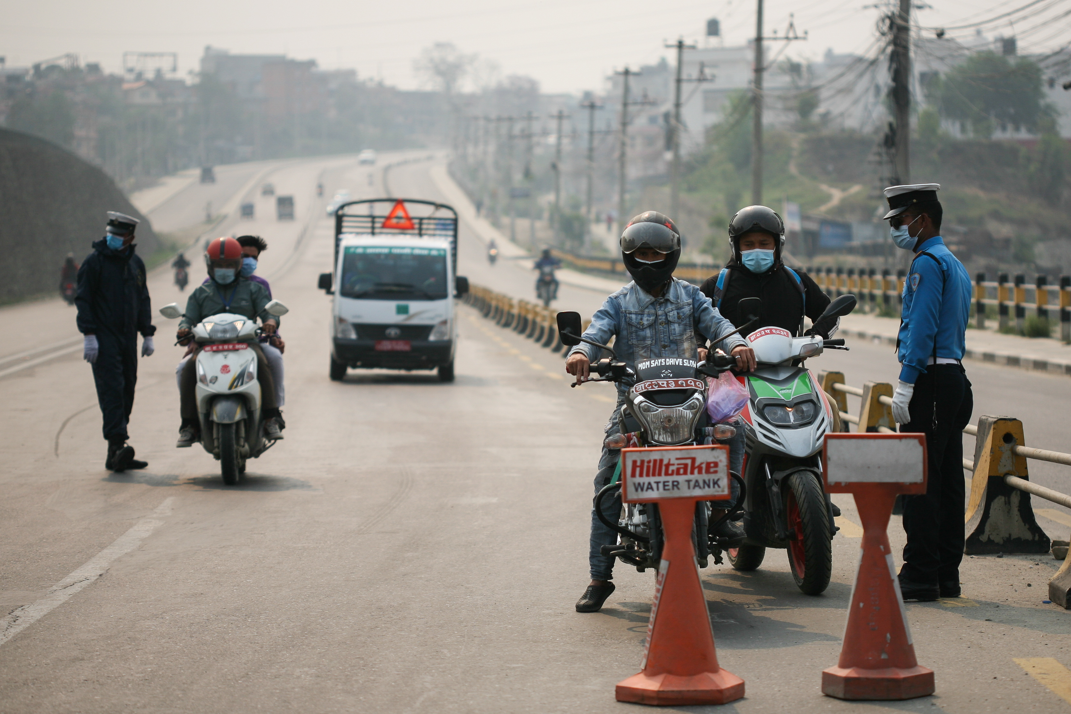 निषेधाज्ञा हुने जिल्लाको संख्या पुग्यो ४६, उकालिँदै संक्रमित संख्या