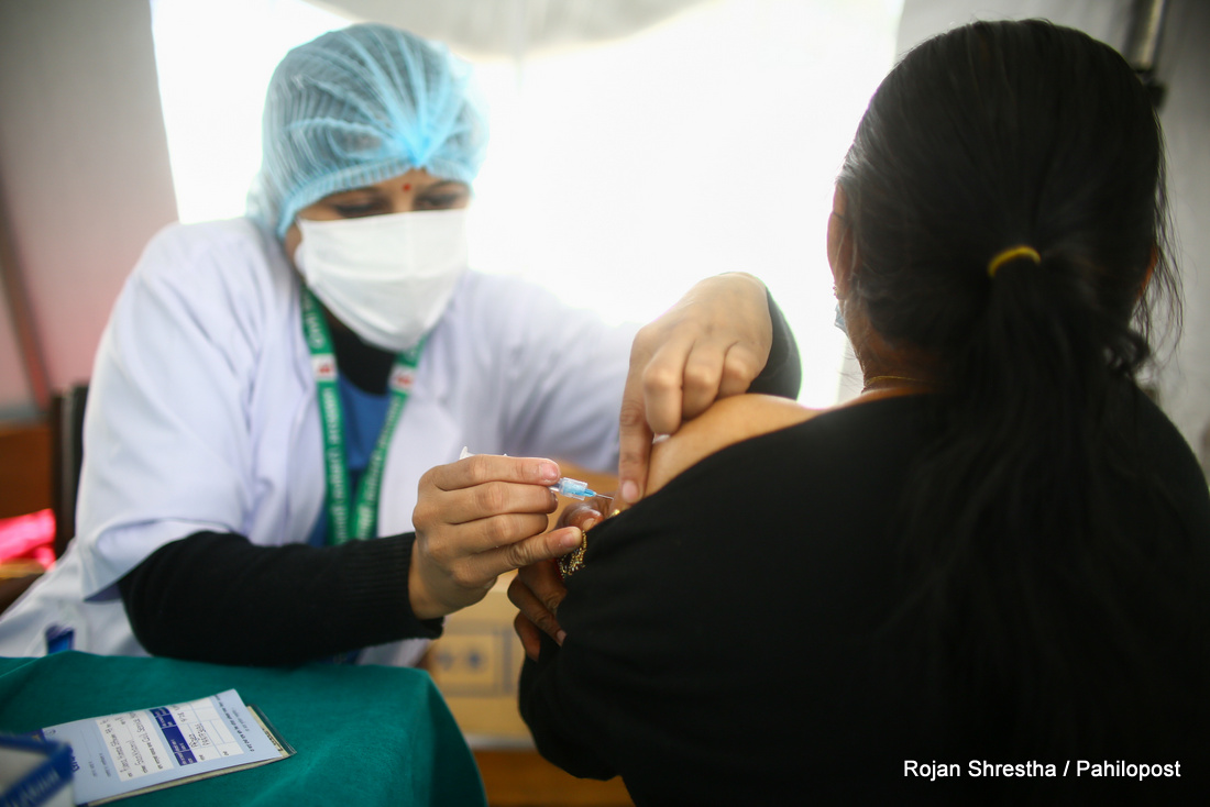 थप ४१६ जनामा देखियो संक्रमण, ७४ हजार बढीले लगाए खोप