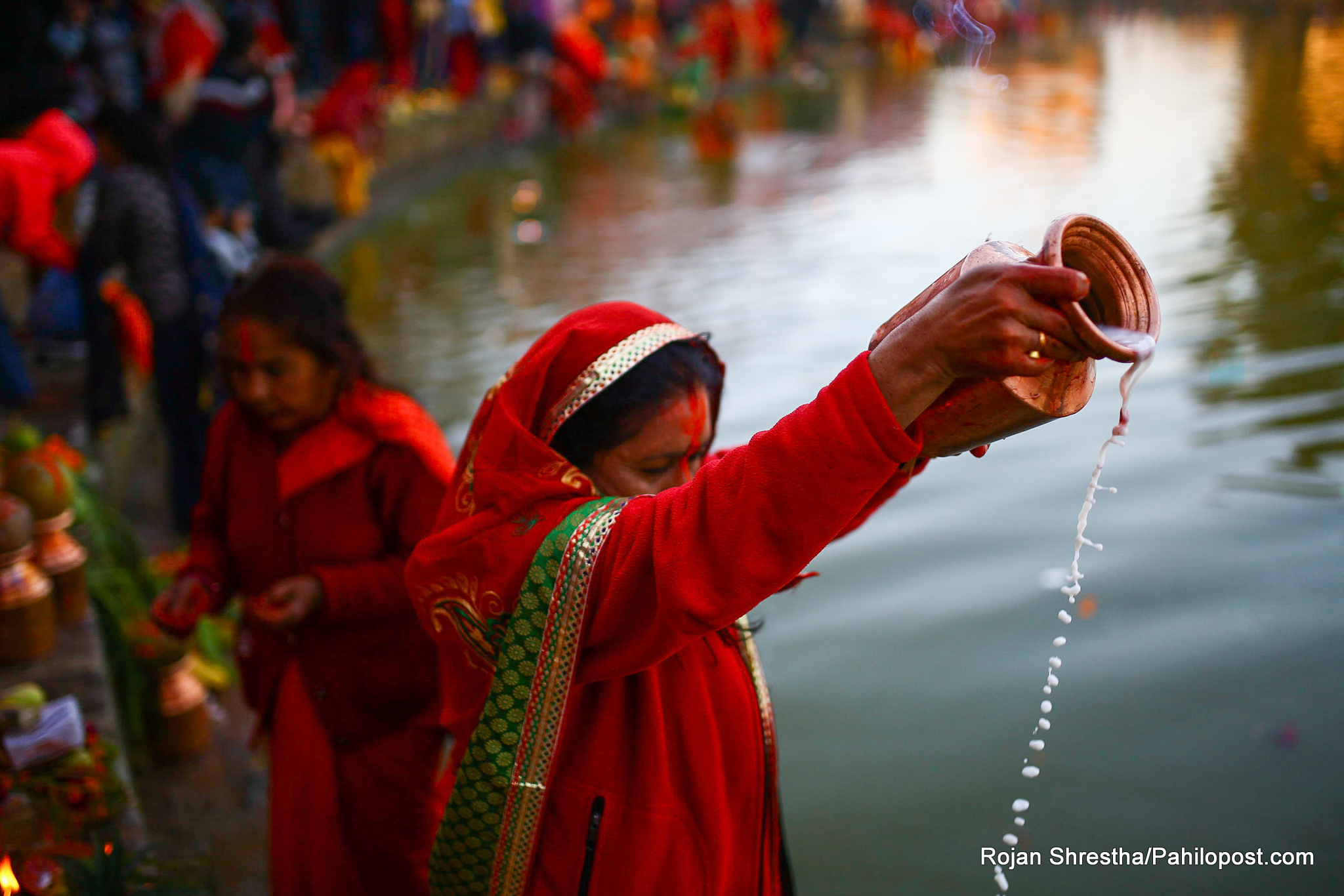 उदाउँदो सूर्यलाई अर्घ्य दिएपछि सकियो छठ