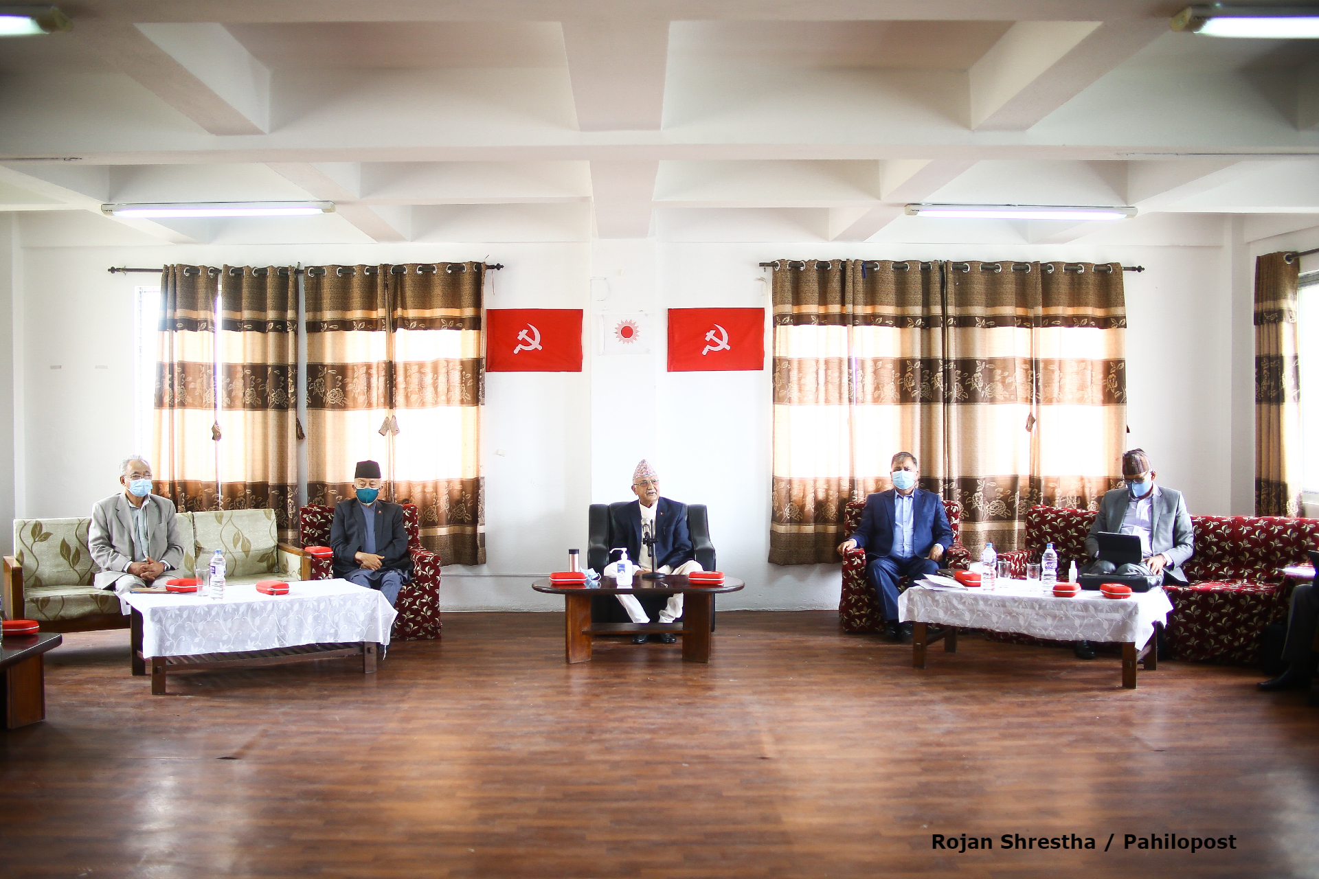 ओली पक्षको माधव नेपाललाई चेतावनी : देउवालाई विश्वासको मत दिने नेता एमालेमा रहँदैन