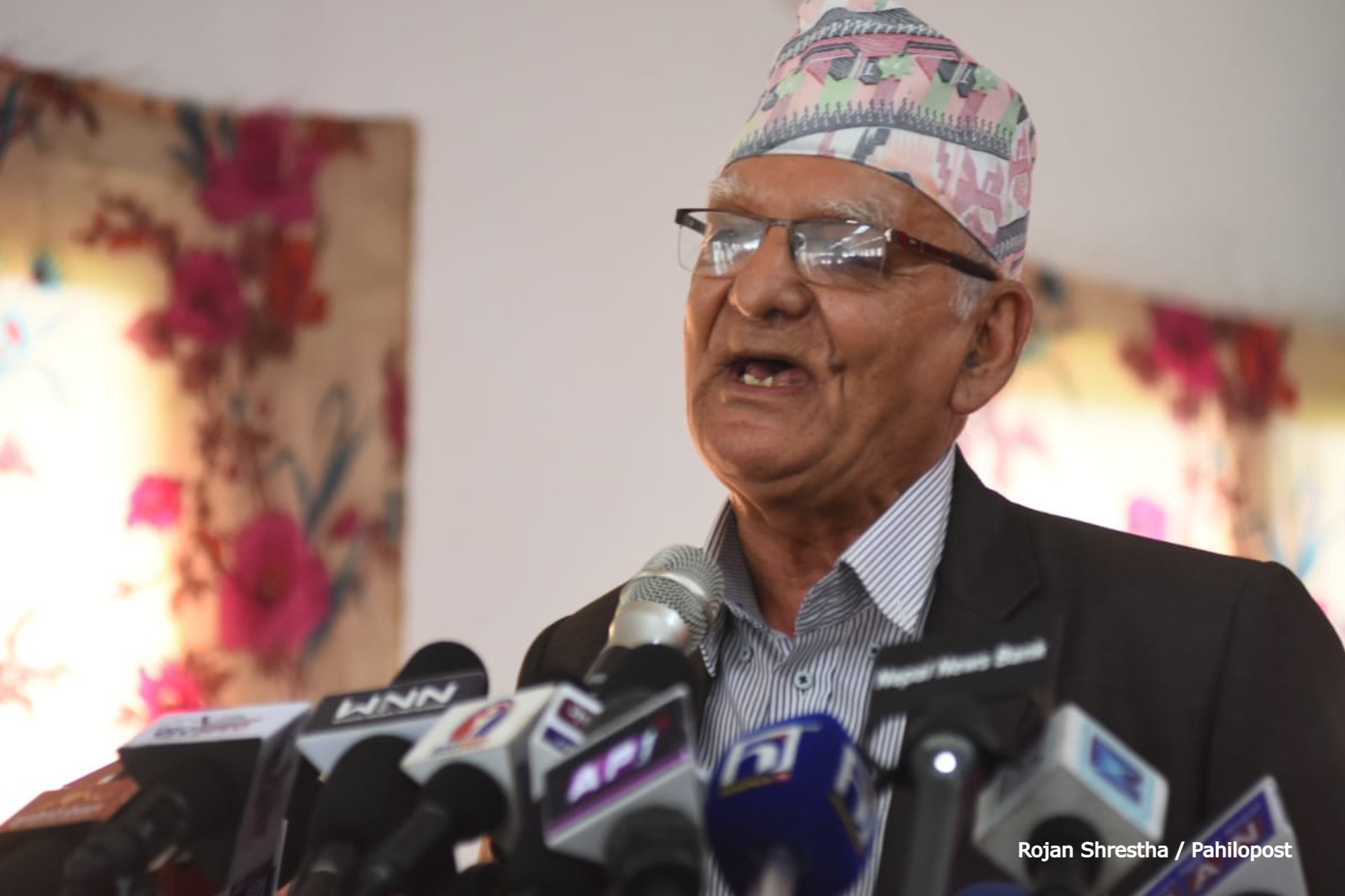 ठूला राजनीतिक दलले राजनीतिलाई व्यापार बनाए : चित्रबहादुर केसी