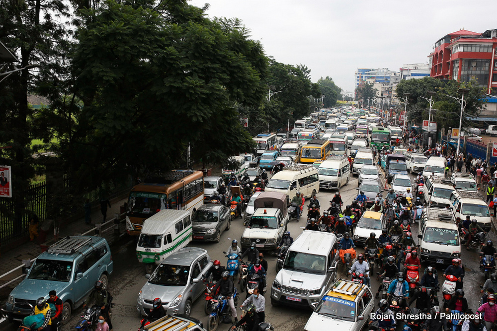 पदयात्राले केहीसमय ट्राफिक जाम : बिचबाटैमा रोकिन बाध्य भए यात्रु
