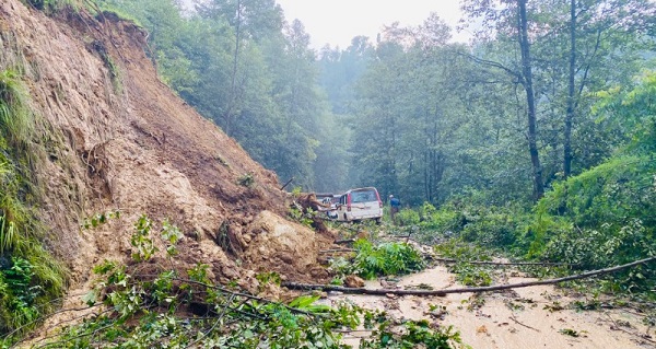 गलकोटमा भेलबाढीसँगै पहिरो, नरेठाँटी बजारको बस्ती नै जोखिममा