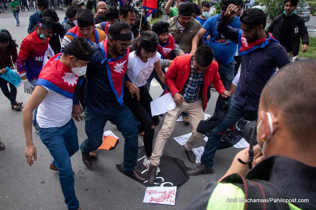 ‘रिजेक्ट एमसीसी’ : एमसीसी चाहिँदैन भन्दै विरोध प्रदर्शनमा उत्रिए विद्यार्थी