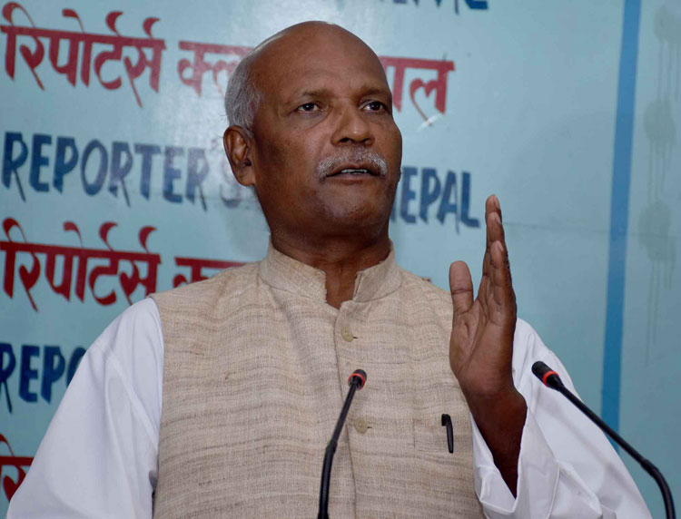 सरकार स‌ंघीयतालार्इ कमजोर बनाउने खेलमा लाग्यो : महेन्द्रराय यादव