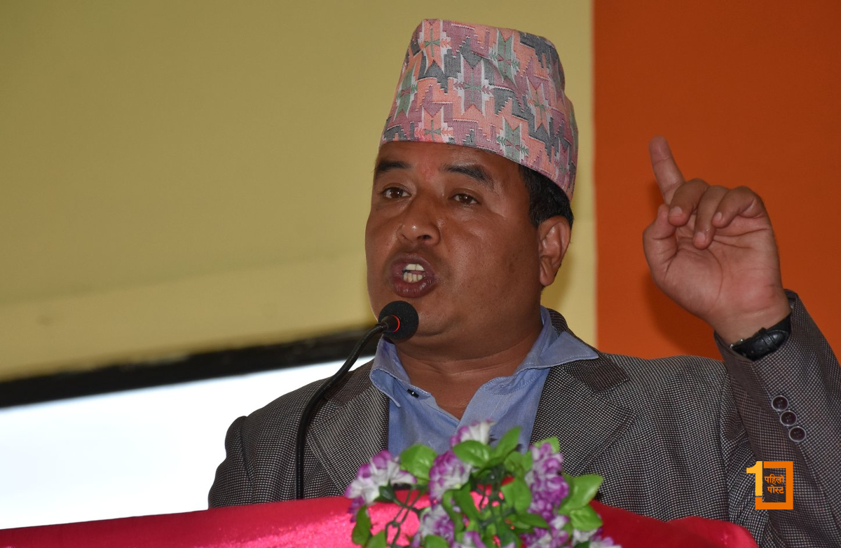 महेश बस्नेतले सुनाए ओलीको गुनगान : केपी आएपछि समृद्धि आयो, देउवाको ८ महिना खेर गयो