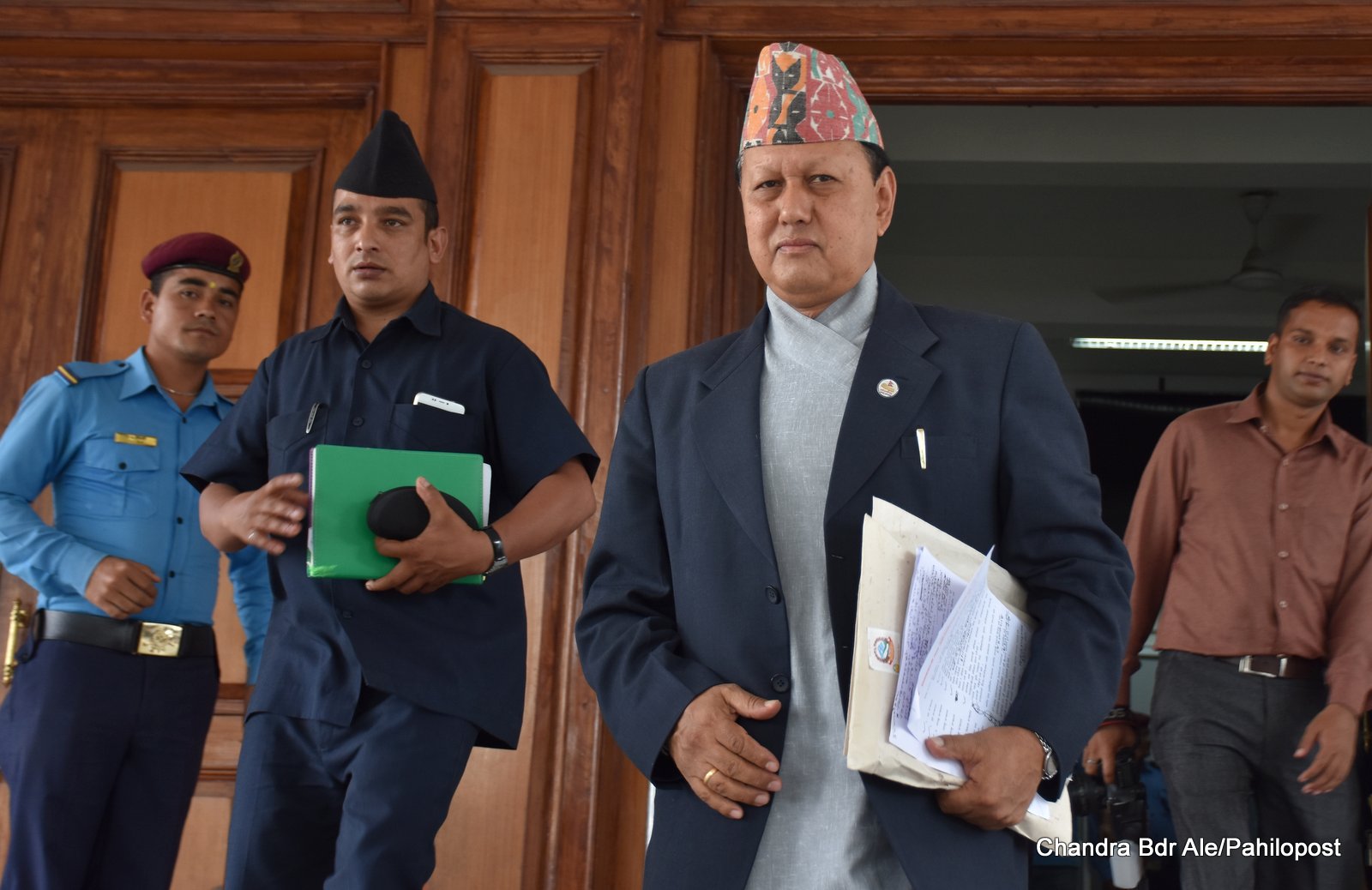 मन्त्रिपरिषदको निर्णय : गोपाल खड्का पदच्युत
