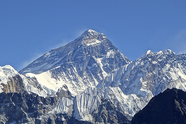 ​कोलकाताका ४ आरोही पुगे सगरमाथा, तीन जना सम्पर्कबिहीन