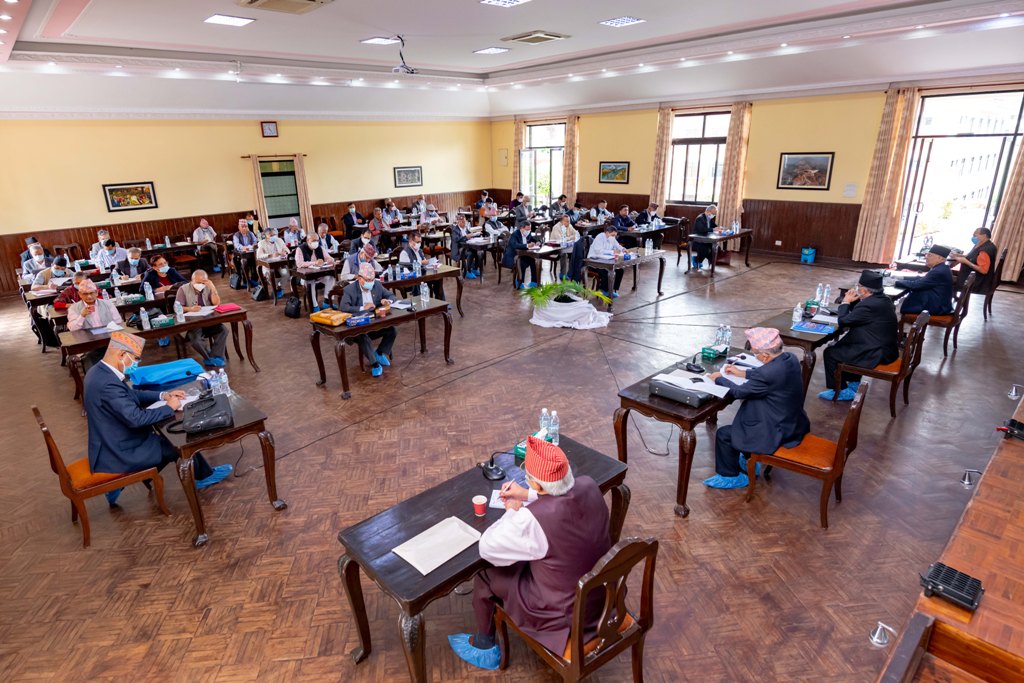 नेकपा स्थायी कमिटी : ९ सदस्य बोले, अध्यक्षद्वयको प्रस्तावमा माधव नेपालको असन्तुष्टि