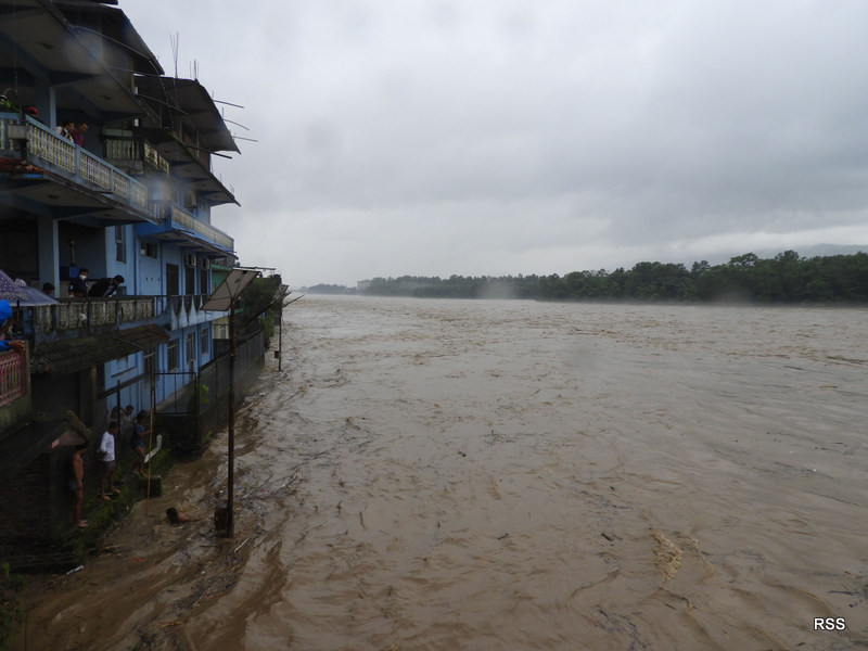 नेपालमा अझै पाँच दिन भारी वर्षा हुने : यी नदीमा खतराको तहमा पानीको बहाव