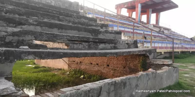 मर्मत अभावमा भग्नावशेषमा परिणत हुँदै वीरगंजको नारायणी रंगशाला