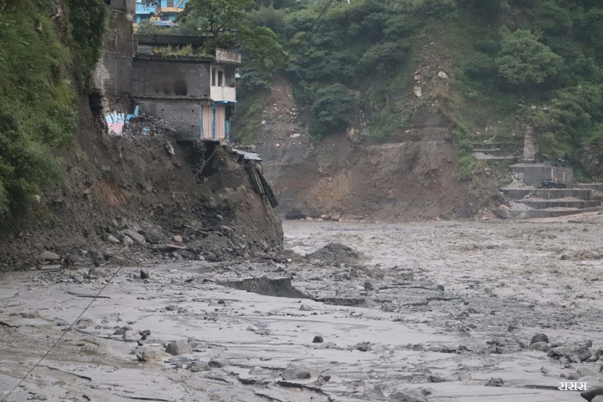 दार्चुलामा बाढीको बितण्डा : नौगाडमा पहिरोले १२ घर पूर्णरुपमा क्षति