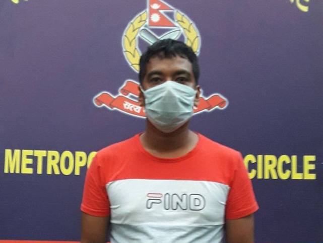 सवारी पास दुरुपयोग गरी उपत्यकाभित्र यात्रु भित्र्याउने एक चालक पक्राउ