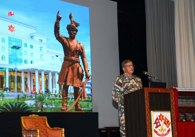 इमर्जेन्सी बाहेक सेना परिचालन गर्न हुन्न, सहयोगी भूमिकामा राख्नुपर्छ : प्रधान सेनापति थापा