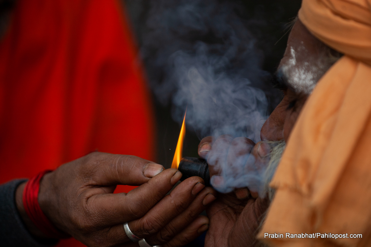 पशुपतिमा युवाहरुको 'झ्याप' हुने मुड : जोडिँदै 'जोगी'हरुसँग