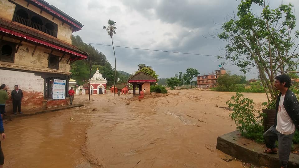 लगातारको वर्षापछि पनौतिमा बाढी, बस्तीमा पस्यो पानी