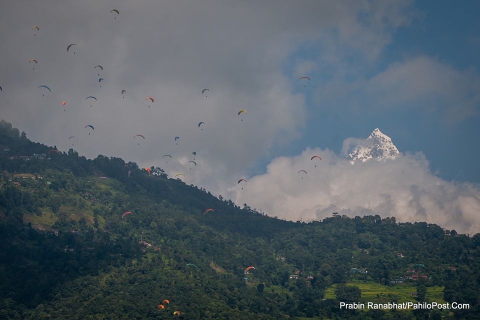 पोखरामा प्याराग्लाइडिङ गर्न जाँदै हुनुहुन्छ? अबबाट प्रति उडान तिर्नुपर्नेछ १२ हजार रुपैयाँ