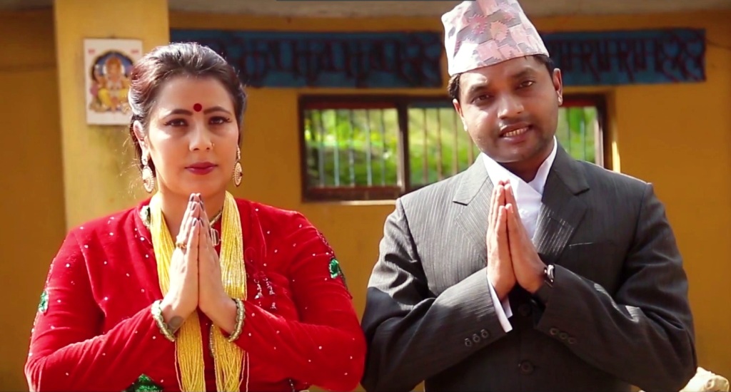 'यो चुनावमा जनताले दिनुपर्छ' भन्दै पशुपती र मञ्जुले गाए गीत