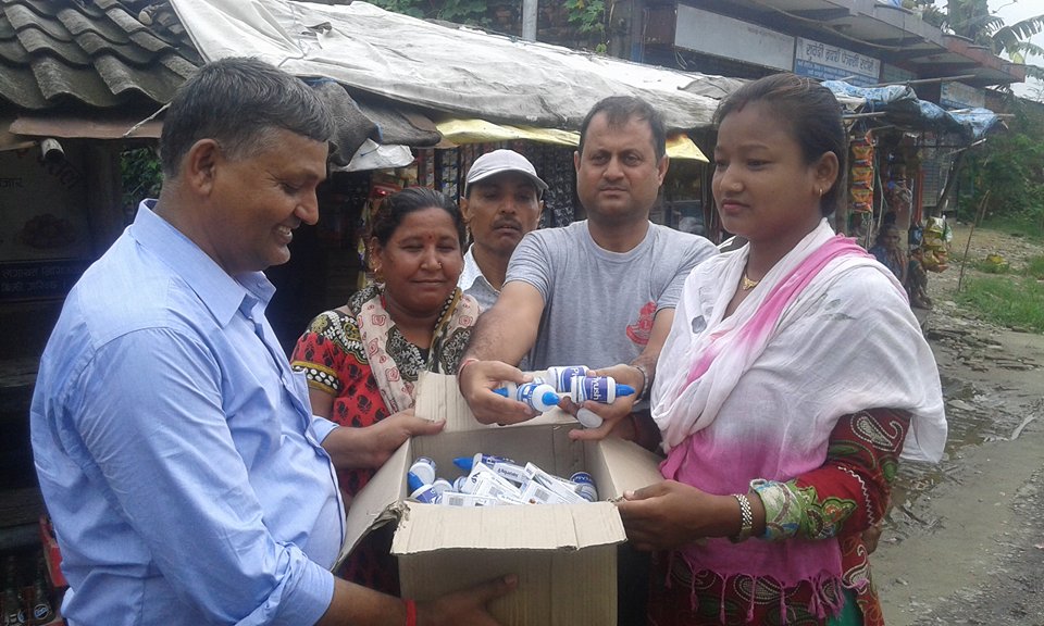 चितवनकाे माडीका बाढी प्रभावित क्षेत्रमा पियुस वितरण 