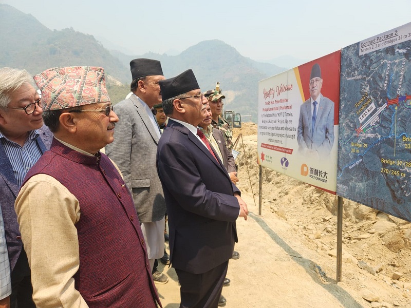 प्रधानमन्त्री प्रचण्डले काठमाडौं-तराई मधेश द्रुतमार्गको गरे अवलोकन