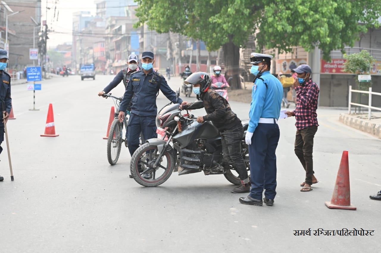 निषेधाज्ञा पालना गराउन प्रहरी उत्र्यो कडाईका साथ, यसरी हुँदै चेकिङ