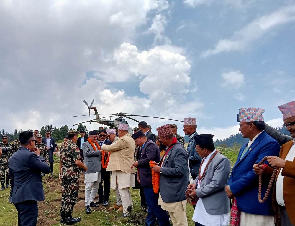 गङ्गा दशहरा मेला उद्घाटन गर्न खप्तड पुगे प्रधानमन्त्री प्रचण्ड