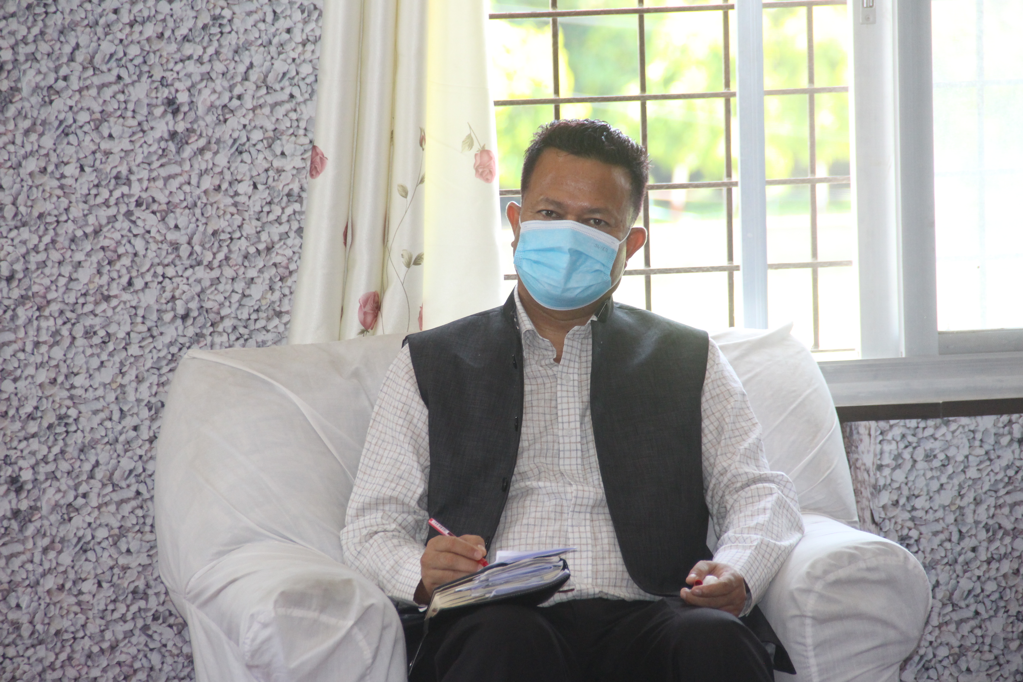 एमालेको सुदूरपश्चिम संसदीय दलका नेतालाई ओलीले सोधे स्पष्टीकरण