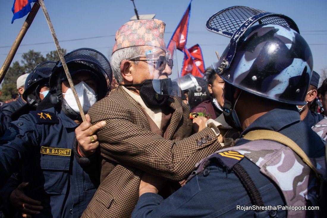 पशुपति शम्शेर राणासमेत प्रहरीसँगको घम्साघम्सीमा, पृथ्वी जयन्तीले जन्माएको दृष्य