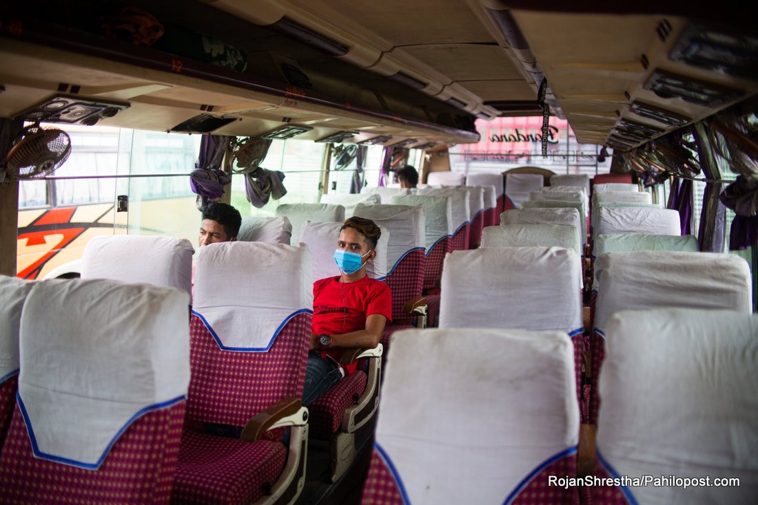 तीन - चार जना यात्रु लिएर काठमाडौंबाट महेन्द्रनगरसम्म छुट्छन् बस, 'खर्चै उठ्दैन, चलाउनुभन्दा थन्काउनु बेस'