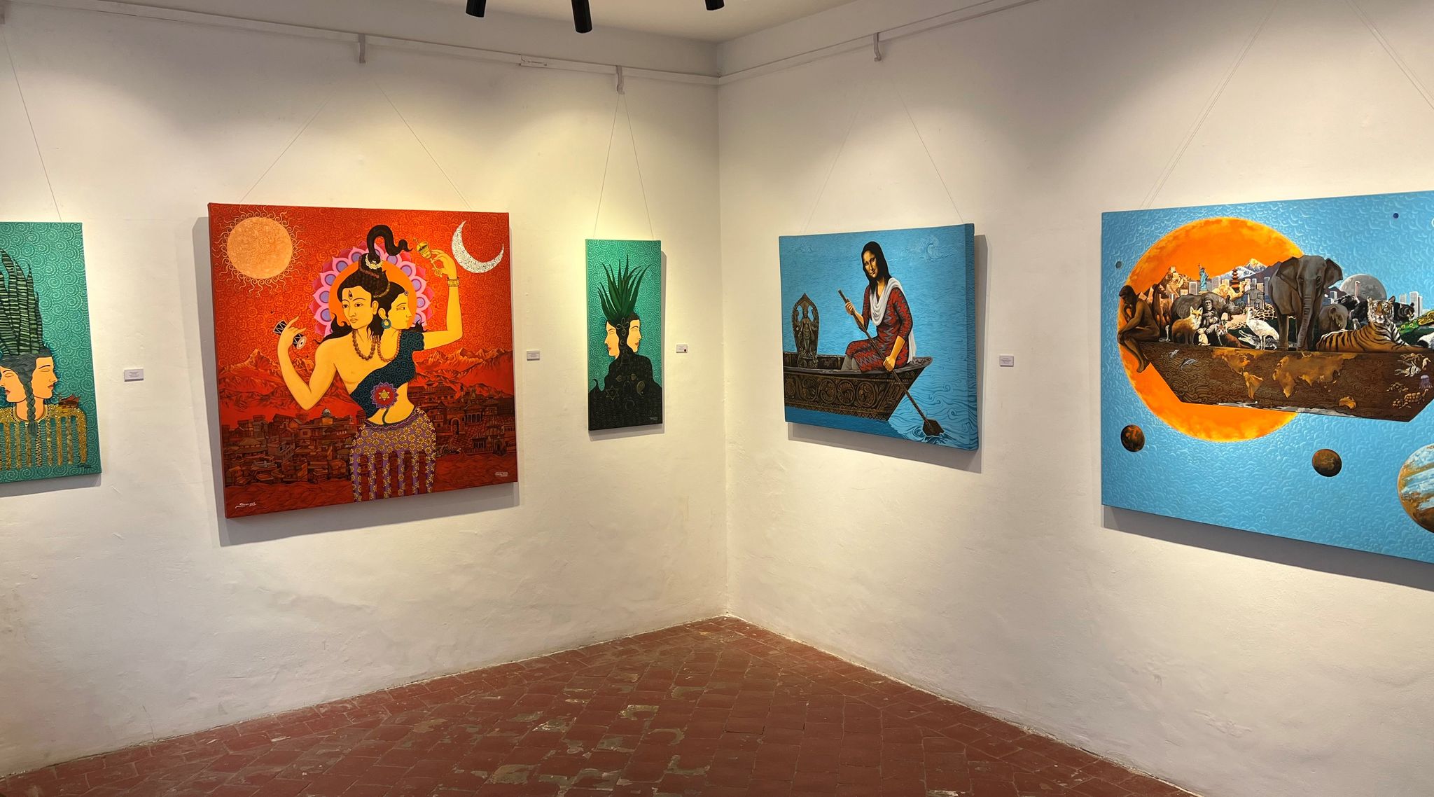 नेपाली ढाकाको पहिरनमा ‘मोनालिसा’ : कलाकार दम्पतीको चित्रकला प्रदर्शनी