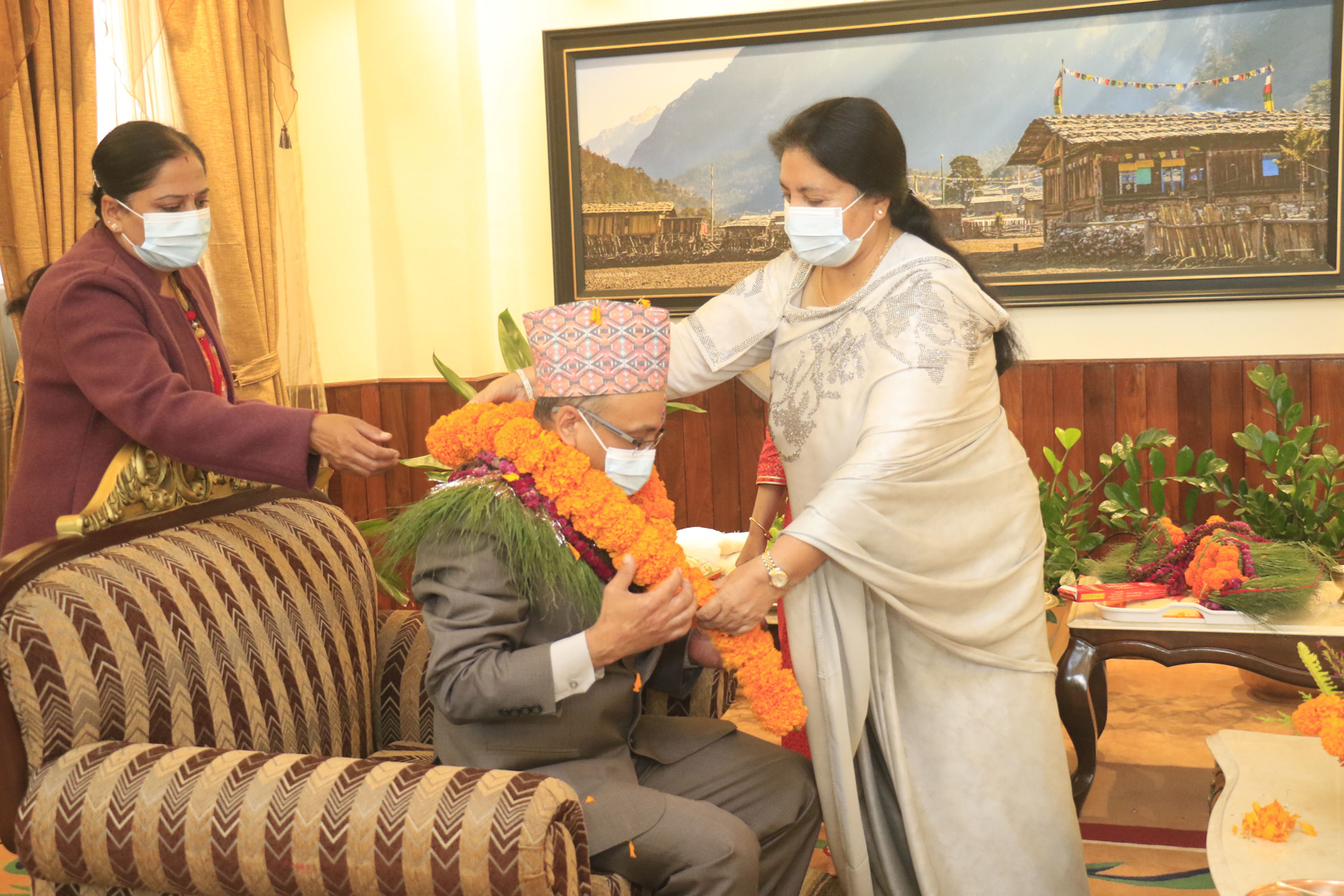 राष्ट्रपति भण्डारीले भाइ डेगेन्द्रलाई लगाइदिइन् भाइटीका