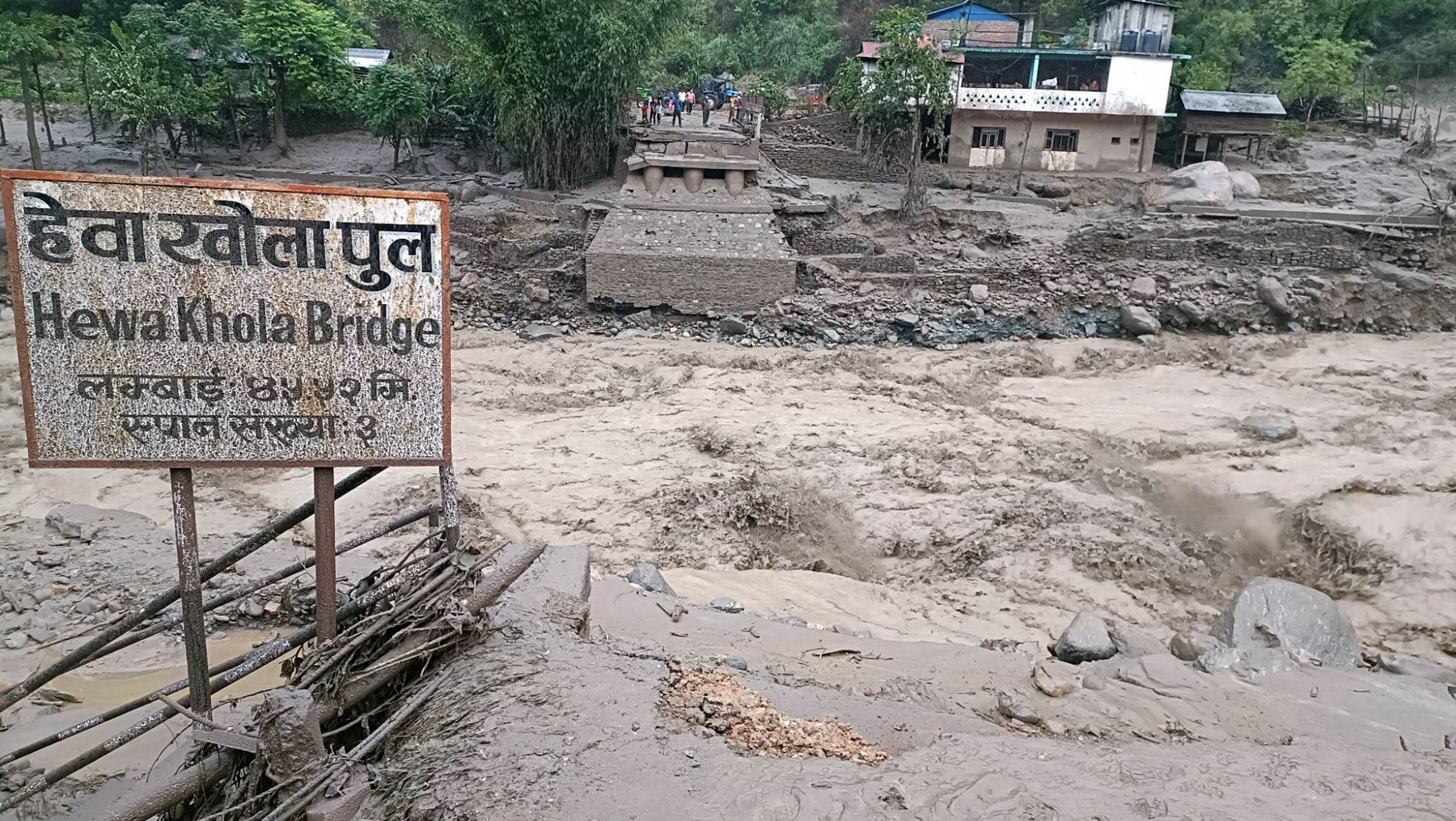 पाँचथरमा बाढी : पाँच जना बेपत्ता, मेची राजमार्ग अवरुद्ध