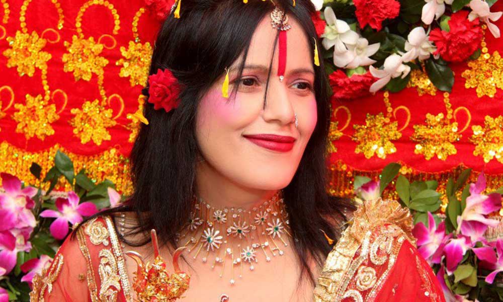 पिसावले च्यापेपछि राधे माँ पुगिन् पुलिस चौकी!
