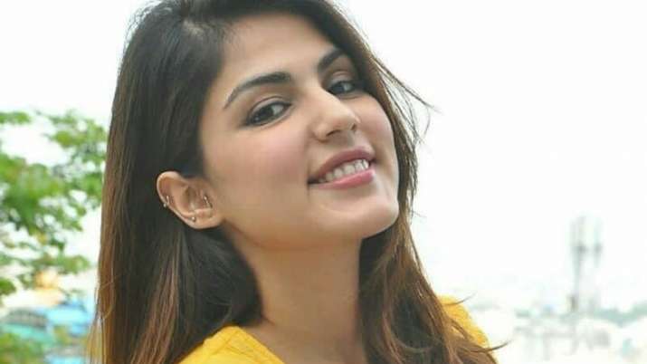 रियासँग सबैले माफी माग्नुपर्छ : हुमा कुरैशी