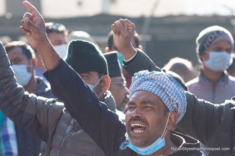 सरकारलाई उखु किसानको पत्र : बक्यौता भुक्तानी नभएसम्म घर फर्कँदैनौँ