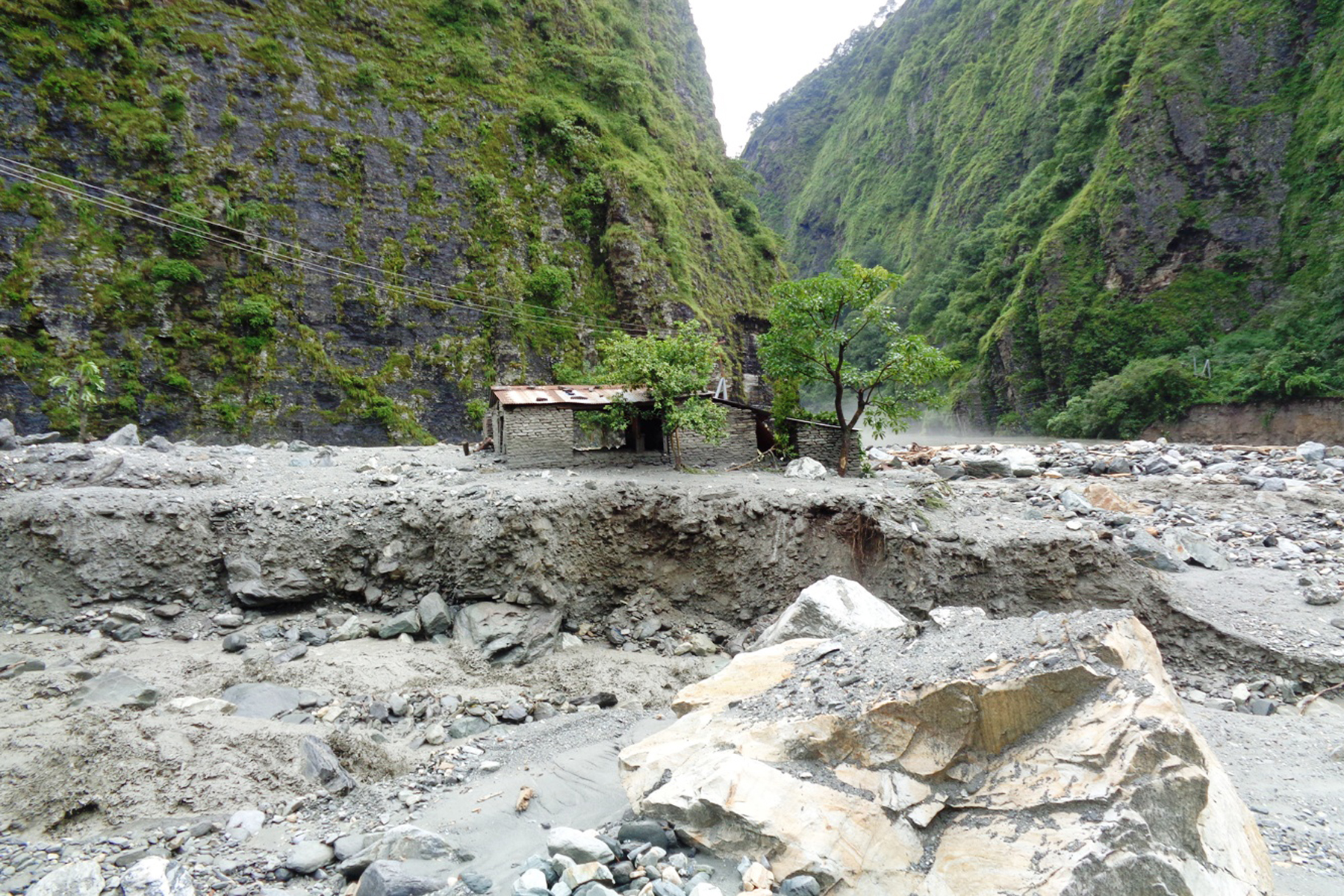 खहरेखोलाबाट आएको बाढी पस्दा म्याग्दीमा ११ घर बगे, एक स्थानीय सम्पर्कविहीन  