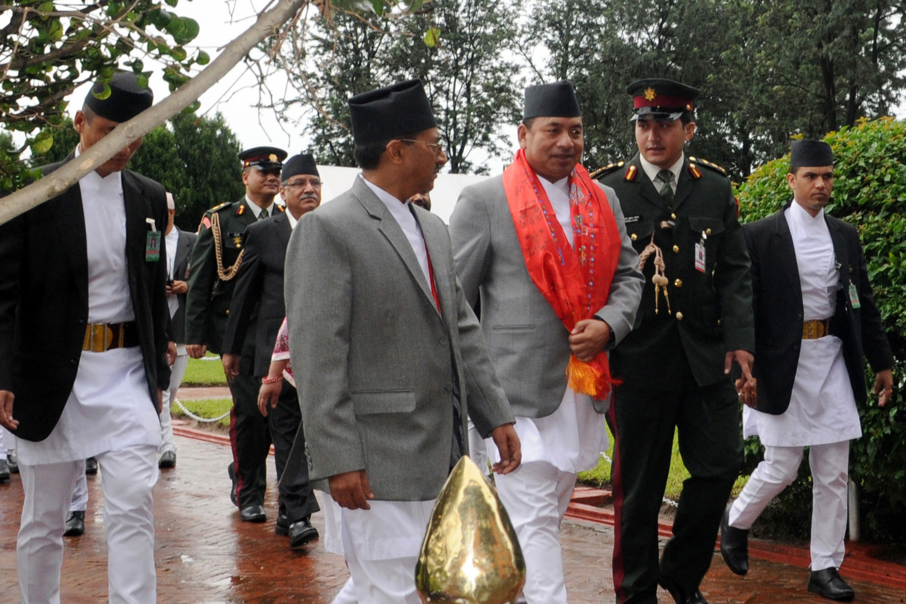 उपराष्ट्रपति स्वदेश फर्किंदा विमानस्थलमै स्वागत गर्न पुगे प्रम, उपप्रम, मन्त्रीलगायत