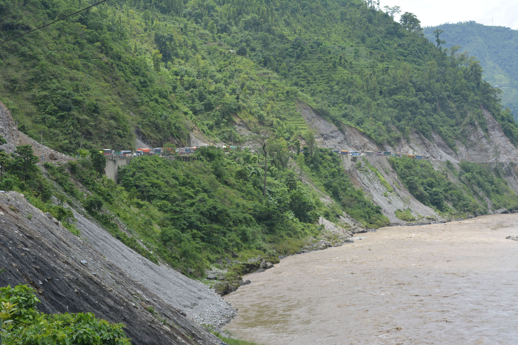 नारायणगढ–मुग्लिन सडक निर्माण सुस्त गतिमा, थपिएको समयमा पनि सम्पन्न नहुने 