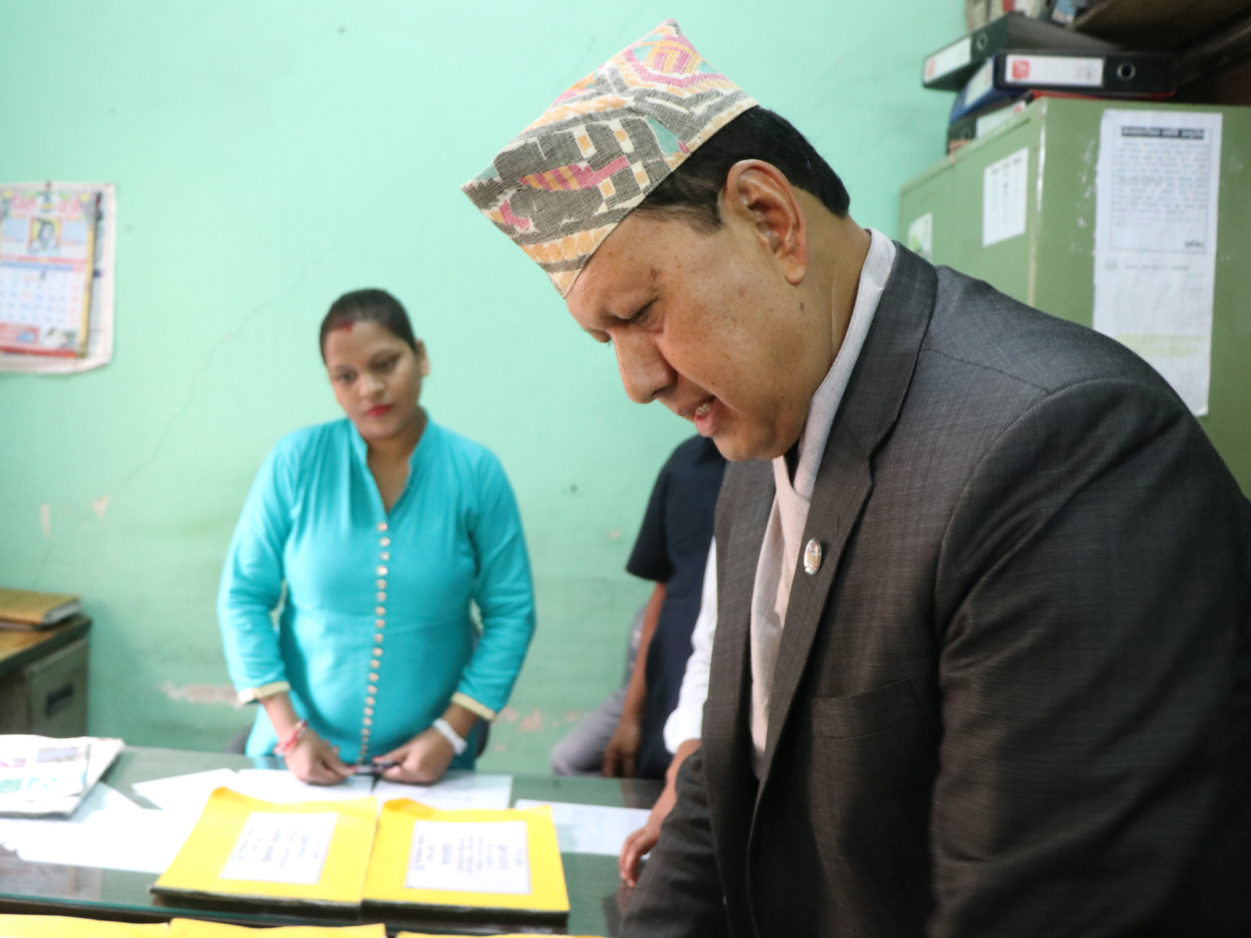 गोरखापत्र र दूरसंचारमा सञ्चारमन्त्रीको छड्के : मन्त्रीले लगे हाजिरी पुस्तिका 