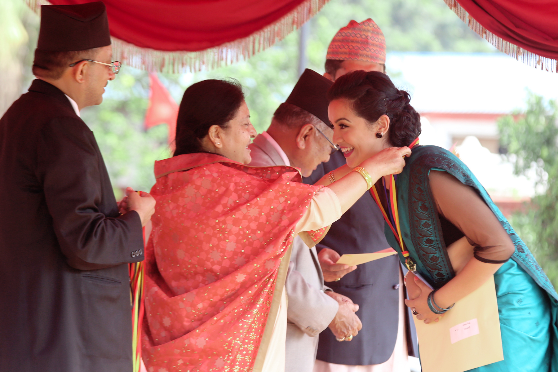 राष्ट्रपतिद्वारा विभिन्न उपाधि हासिल गरेका छात्रछात्रालाई विद्याभूषण पदक 